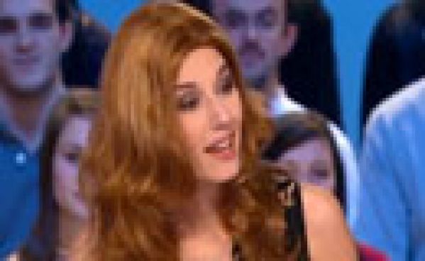 Doria Tillier parodie Céline Dion au Grand Journal