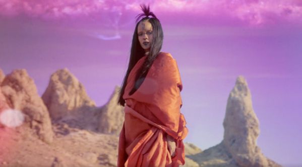 Sledgehammer : le nouveau clip de Rihanna tourné en IMAX
