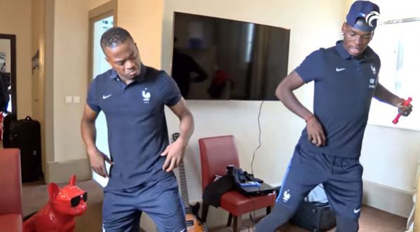 Paul Pogba et Patrice Evra nous apprennent la danse de l’Euro !