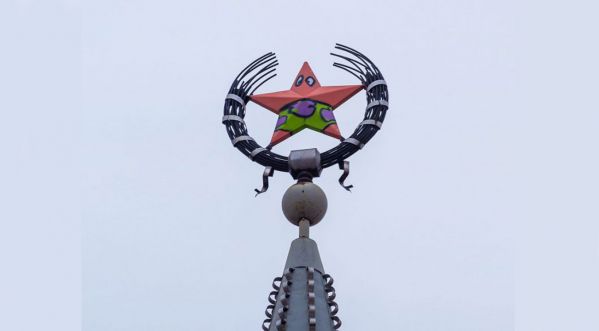 En Russie, des hommes ont vandalisé l’étoile d’un monument soviétique et l’ont transformé en… Patrick de Bob l’éponge!