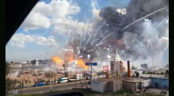 Une impressionnante explosion a retenti dans un marché de feux d’artifice, au nord de Mexico au Mexique!