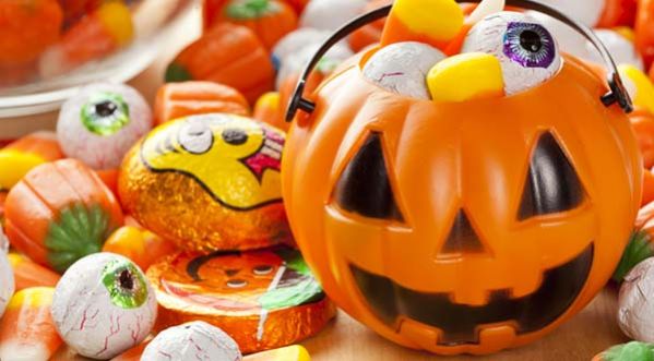 Halloween : un dentiste rachète les bonbons des enfants !