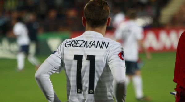 Pourquoi Griezmann porte-t-il des manches longues ?