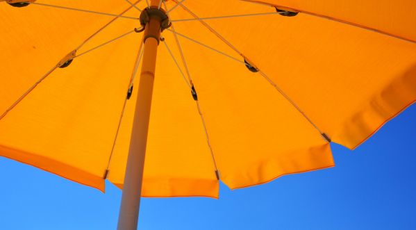 Aux Etats-Unis, une touriste s’est empalée sur un parasol de plage