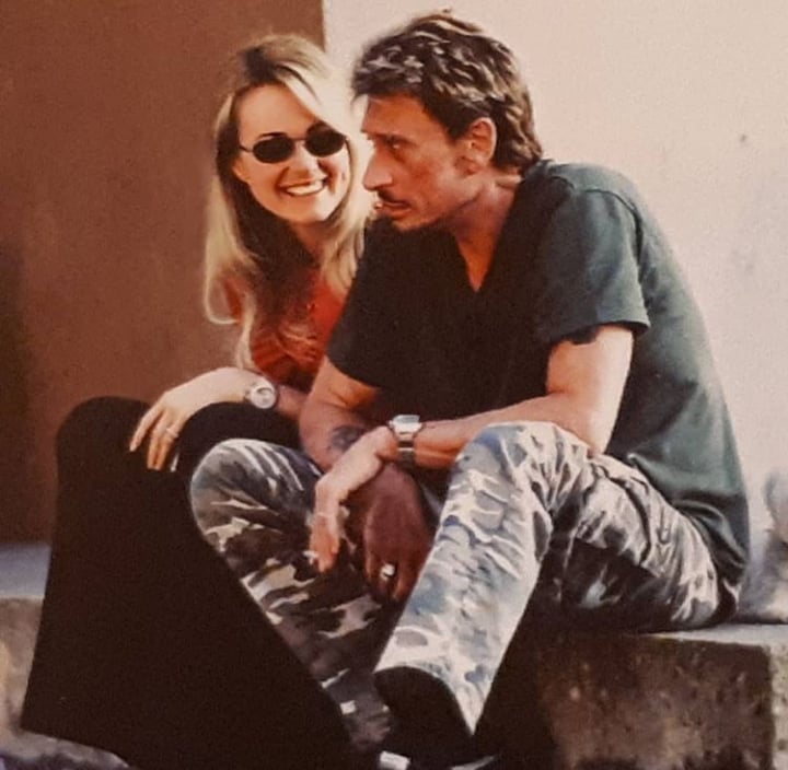Laeticia Hallyday Certains Hommes Tentent De La Consoler