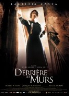 Derrière les murs