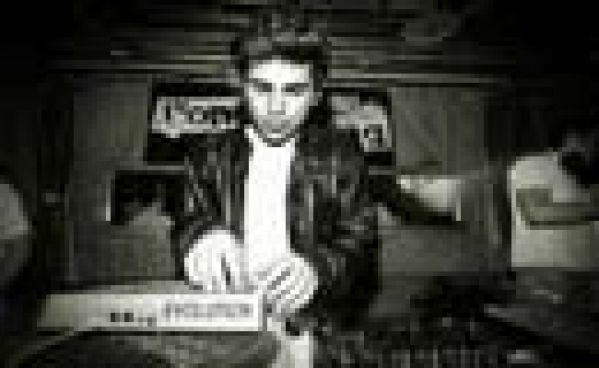 Felix Cartal – Don’t Turn On The Lights (Laidback Luke Remix)
