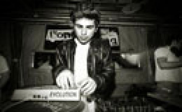 Dim Mak dévoile les remixes de « Domo » – Felix Cartal