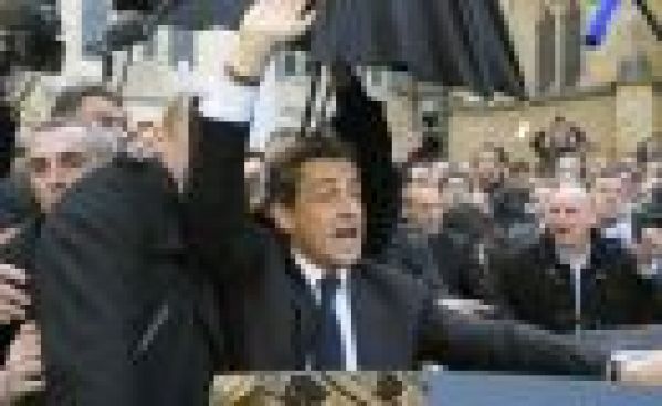 Sarkozy hué à Bayonne, il accuse le PS !