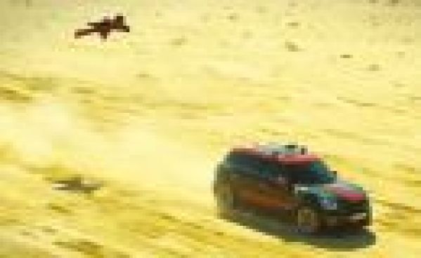 Ejecter un homme d’une Mini à pleine vitesse ? C’est fait !
