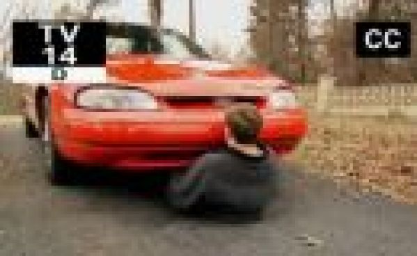 Un mec en couple avec sa voiture ? Ça existe !