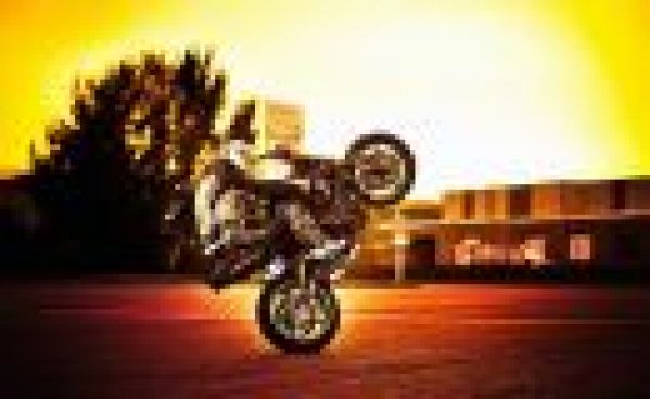 Street Bike : Du Off Road en Triumph ! Insolite !