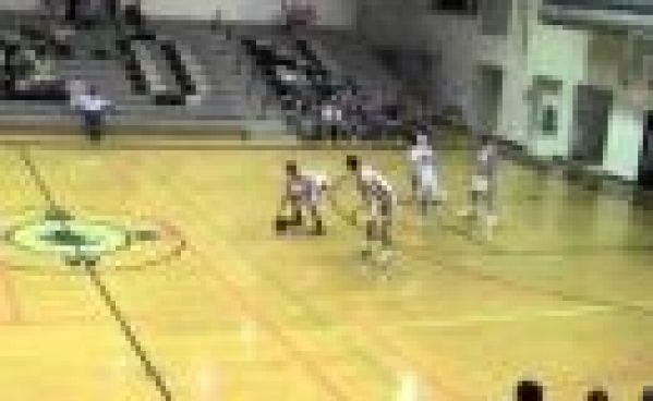 Basket : Ils dupent l’équipe adverse en jouant au Foot !
