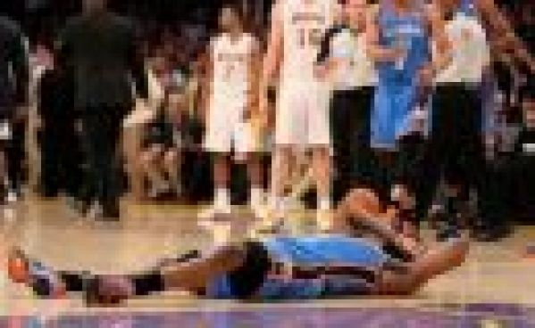 Match de basket ou un match de boxe ?
