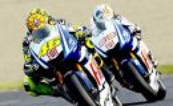 Le plus beau final de Moto GP : Rossi/Lorenzo !