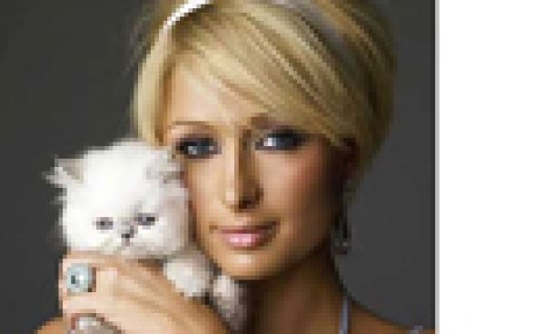 Paris Hilton se prend pour un DJ