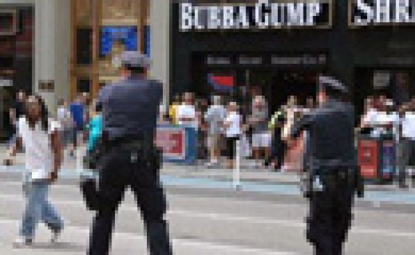 Des policiers tuent un homme en plein milieu de New York