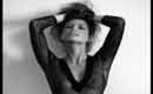 Sandra Falgà, célèbre model, sur une vidéo de Antillas