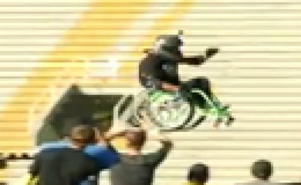 Saut de 15 mètres en fauteuil roulant