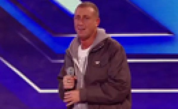 X-Factor : Le candidat le plus timide provoque une standing ovation