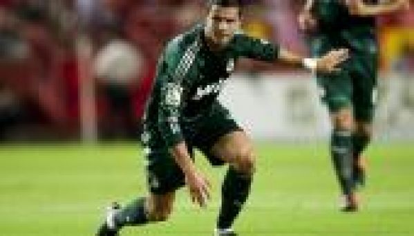 Football : Cicinho se moque de Cristiano Ronaldo en plein match