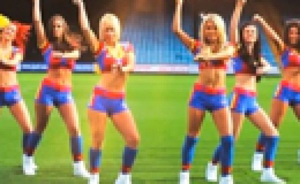 Les cheerleaders de Crystal Palace parodie Gangnam Style