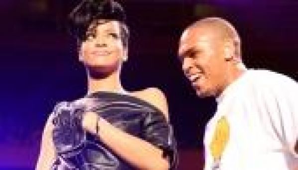 Rihanna et Chris Brown parodiés et insultés par des lycéens
