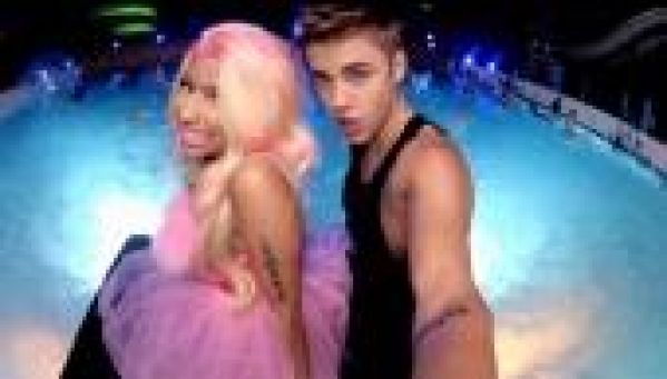 Nicki Minaj se moque de Justin Bieber et de son pénis