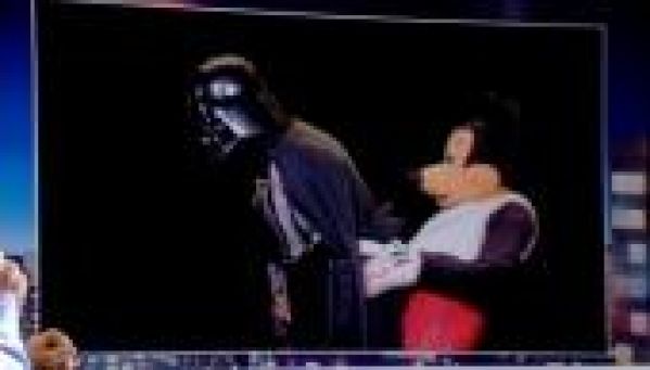 Mickey se tape Dark Vador chez les Guignols !