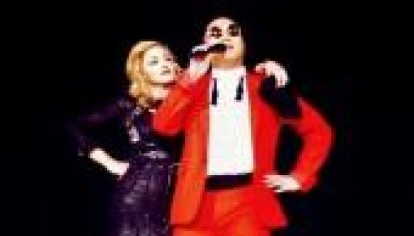 Psy sur scène avec Madonna !