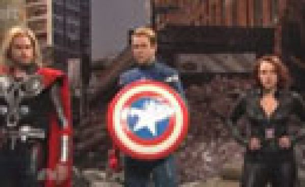 Jeremy Renner parodie The Avengers!