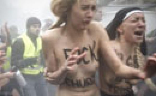 Vidéo choc: La manifestation contre le mariage homosexuel dérape totalement