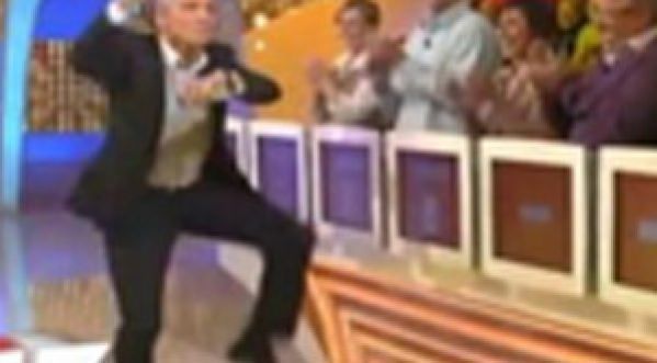 Nagui en plein « Gangnam Style »