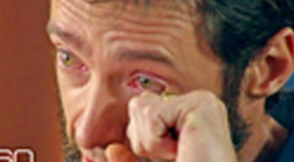 Hugh Jackman : en larmes en évoquant l’abandon de sa mère