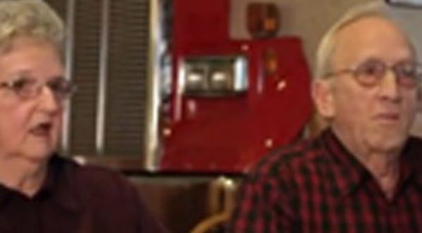 Papy galère à faire une pub