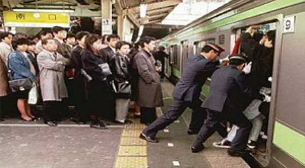 Un comique dans le métro japonais