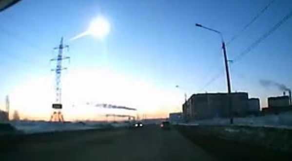 Une pluie de météorites sème la panique en Russie