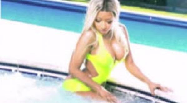Nicki Minaj en maillot de bain pour le tournage de son Nouveau Clip
