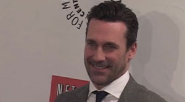 Les Bijoux de famille de Jon Hamm font une scène sur le plateau de Mad Men
