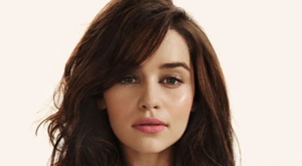 Emilia Clarke pose en petite tenue pour le magazine GQ