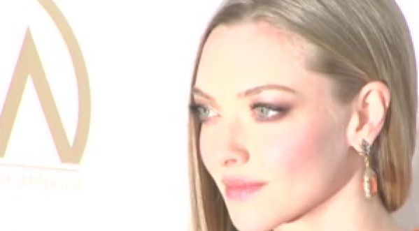 Amanda Seyfried prise pour Lindnsay Lohan à l’Aéroport