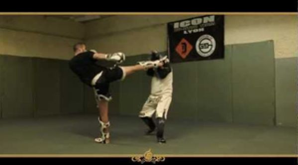 Karim Benzema dans un clip promotionnel pour un gala de boxe