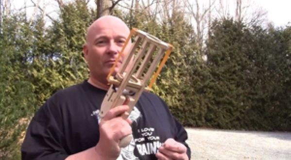 Un pistolet pour enfiler des préservatifs