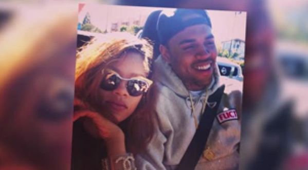 Rihanna partage une photo d’elle avec Chris Brown