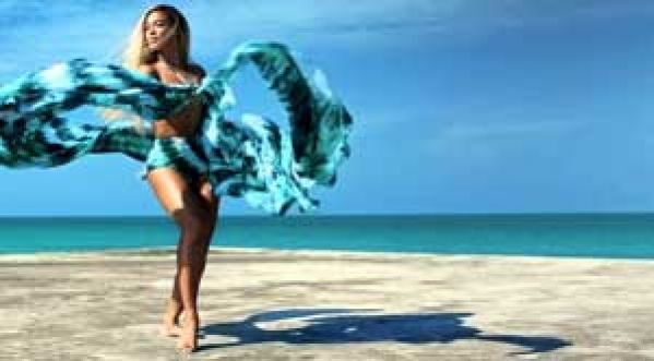 Beyoncé se roule dans le sable pour H&M