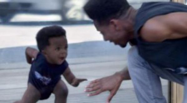 Evian 2013 : retombez en enfance