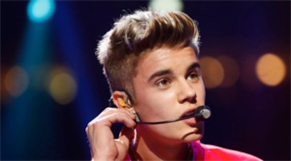 Justin Bieber se fait attaquer par un fan !!