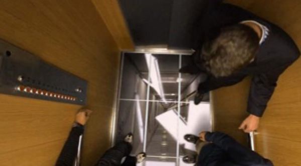 LG piège des gens dans l’ascenseur !