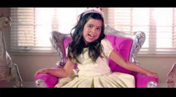La star de YouTube,  Sophia Grace dévoile son premier clip !