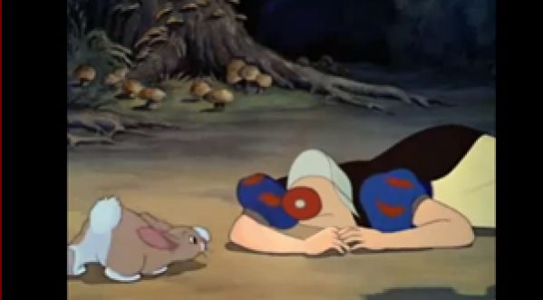 Un homme coupe la tête des princesses des Disney !